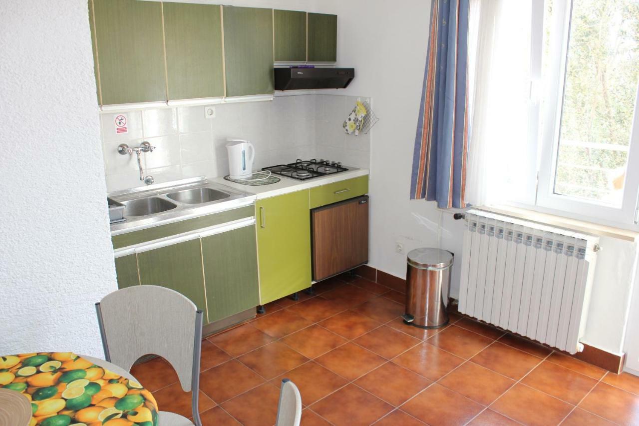 Apartments Hella Vir Εξωτερικό φωτογραφία