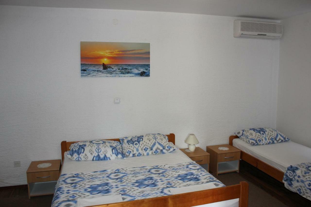 Apartments Hella Vir Εξωτερικό φωτογραφία