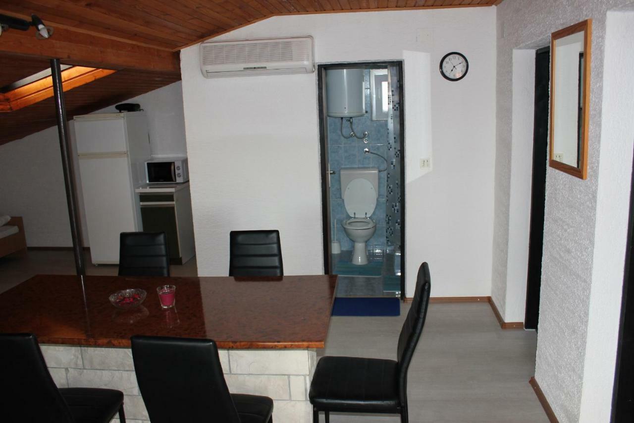 Apartments Hella Vir Εξωτερικό φωτογραφία