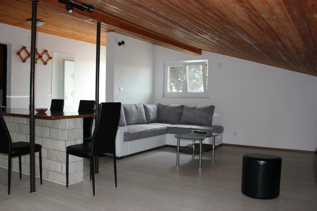 Apartments Hella Vir Εξωτερικό φωτογραφία